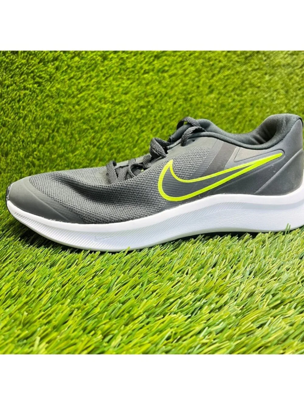 Nike Star Runner 3 GS Dark Smoke Gray Green Boys Size 6Y Running Shoes Sneakers